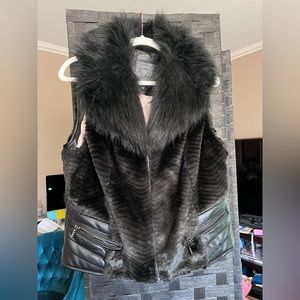 GUESS BLACK Chevron Faux Fur & Leather Vest Size Large